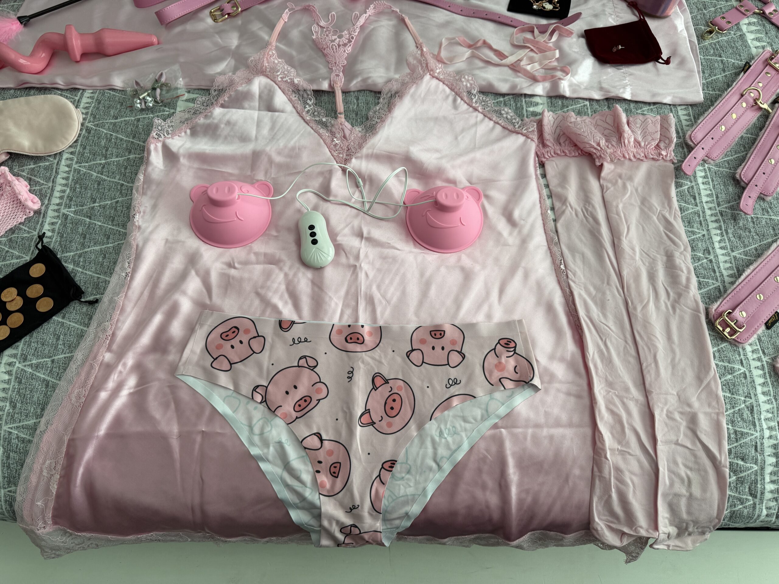 Miss Piggy Box Memorabilia Package From My Wildest GB Night! š„š· - Image 14