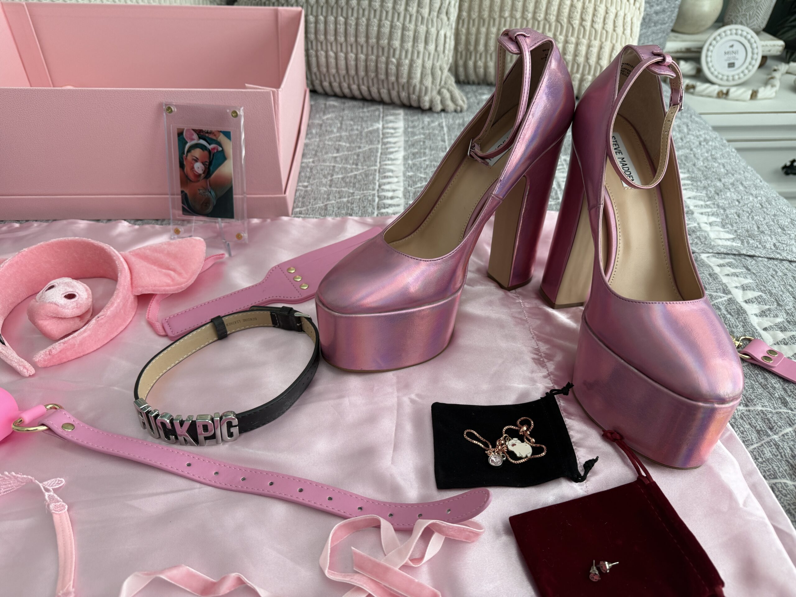 Miss Piggy Box Memorabilia Package From My Wildest GB Night! š„š· - Image 10